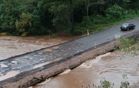 Misiones: Tránsito cortado en la Ruta Provincial N° 7 por desborde del Arroyo Tabay
