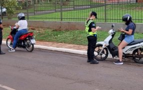 Continúan los operativos estratégicos policiales: Controles, patrullajes y diálogo con vecinos en toda la provincia de Misiones