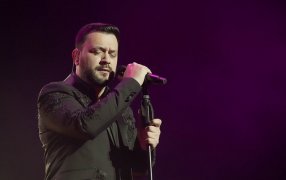 Por un accidente doméstico Lucas Sugo suspende sus presentaciones en la provincia de Misiones