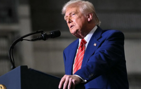 El Presidente de Estados Unidos Donald Trump anuncia que los aranceles al acero aumentarán a 50 %