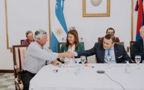 El Gobernador Herrera Ahuad acompañó la firma del convenio entre la CEUROSP de Concepción de la Sierra y Energía de Misiones