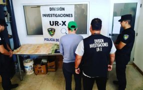 En cuatro allanamientos paralelos en Posadas, la Policía de Misiones recuperó casi 800.000 pesos y detuvo a un individuo acusado de un atraco en San Ignacio