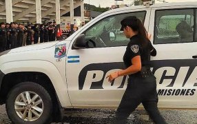 Más mujeres policías se perfeccionan en la conducción de vehículos de emergencias