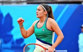 Tenis: Julia Riera avanzó a la segunda rueda en el WTA500 de Brisbane, la argentina venció a la búlgara Viktoriya Tomona por 6-2 y 6-4