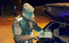 Intentaban escapar en vehículo “gemelo” cargado de marihuana
