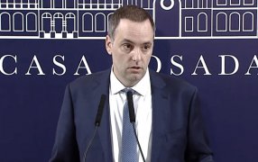 Primera conferencia de Manuel Adorni: El vocero presidencial afirmó que mañana se realizarán los primeros anuncios económicos