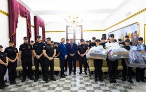 Entregaron diez mil uniformes al personal de la Policía de Misiones: Este equipamiento busca fortalecer las tareas de seguridad en la provincia