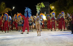 La ciudad misionera de Apóstoles ya vive el Carnaval más lindo de la Región