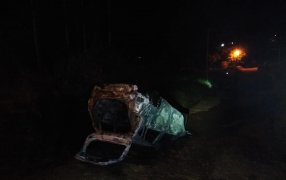 Misiones: Contrabandista evadió un control policial, volcó y terminó con el auto incendiado, fue sobre la Ruta Nacional N° 14 en Salto Encantado