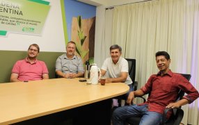 Reunión entre el Presidente del INYM y el Cacique de la Aldea Ara Pyau