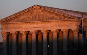 La Corte Suprema de Estados Unidos permite a Texas implementar controvertida Ley de Inmigración