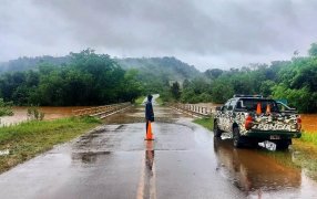 Por la crecida del Río Uruguay la Policía de Misiones y Prefectura Naval Argentina reforzaron la presencia de efectivos para colaborar en las evacuaciones