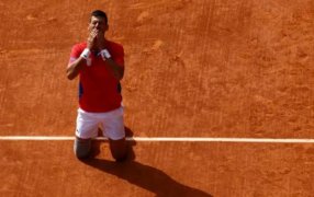 Novak Djokovic le ganó un partidazo a Carlos Alcaraz y se quedó con la medalla de oro en los Juegos Olímpicos