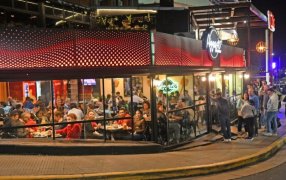 Los bares costeros y el distrito comercial de la ciudad misionera de Posadas contó con una gran presencia de turistas de los países limítrofes, los visitantes aprovecharon el fin de semana largo por la celebración de Corpus Christi