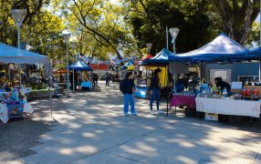 El Paseo Comercial "Posadas Siempre Linda" es un espacio donde más de cincuenta emprendedores y artesanos destacan su variada gama de productos para recibir las Fiestas de Fin de Año