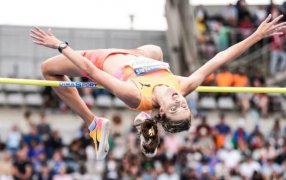 La ucraniana Yaroslava Mahuchikh rompió uno de los récords más antiguos del atletismo