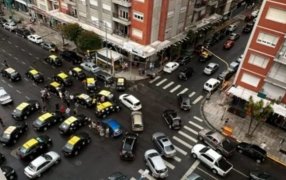 Taxistas provocan incidentes y caos en Mar del Plata: "Aguante Uber" les grita la gente