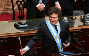 El Presidente Javier Milei presentó el Presupuesto 2025 y condicionó el crecimiento del país a que los Gobernadores hagan un ajuste adicional de 60 mil millones de dólares