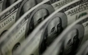 Mercado paralelo: El dólar blue baja por primera vez en cuatro jornadas, pero se mantiene arriba de los 1.400 pesos