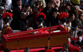 Muerte del Papa Francisco: Trasladaron el féretro del Sumo Pontífice a la Basílica de San Pedro