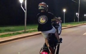 Arrestaron a un motociclista que se filmaba realizando maniobras peligrosas, a Policía de Misiones continúa con la búsqueda de otro que también participó en las picadas clandestinas
