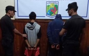 Concepción de la Sierra: Dos jóvenes fueron detenidos por un intentar robarle el celular a un menor a punta de cuchillo y luego sustraer una motocicleta de una vivienda