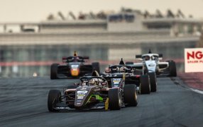 Complicada primera cita para Brad Benavides en&nbsp;la Fórmula Regional de Medio&nbsp;Oriente, el americano tiene el foco puesto ya en la próxima carrera en Kuwait