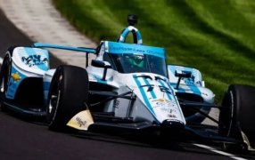 Automovilismo: El piloto de Arrecifes Agustín Canapino y su primer día de entrenamiento en Indianápolis para las 500 Millas con su auto de la Selección Argentina, fue 22°