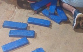 Detectaron 246 panes de marihuana ocultos en un camión con doble techo en el Municipio misionero de San Vicente