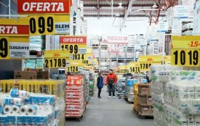 Los supermercados redoblan apuestas por ofertas agresivas y piden medidas para alentar el consumo: Las grandes cadenas se alían a los bancos y las billeteras virtuales para ofrecer días de descuentos de hasta el 50%