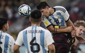 Argentina dio pelea hasta el final en un partido frenético, pero cayó por penales ante Alemania y quedó en la puerta de hacer historia en el Mundial Sub 17 en Indonesia