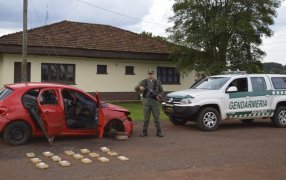 Gendarmería Nacional interceptó un vehículo robado que transportaba marihuana
