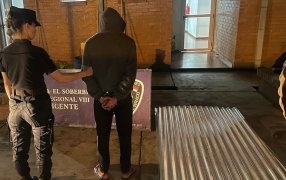Detuvieron a un individuo de 24 años que le robó más de cuarenta chapas de zinc a su vecino