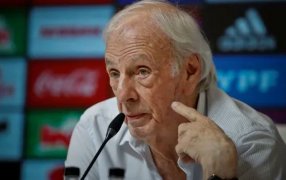 Internaron a César Luis Menotti por un cuadro de anemia severa