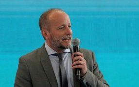 Del cargo de Jefe de Gabinete bonaerense, renunció Martín Insaurralde tras el escándalo por su viaje a Marbella