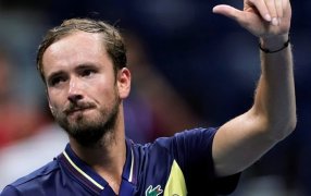 Tenis: En el US Open, Daniil Medvedev le ganó con mucho esfuerzo a Sebastián Báez y le hizo una llamativa crítica a un espectador