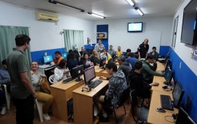 Apóstoles: Curso "Introducción a la Programación" con cerca de treinta participantes