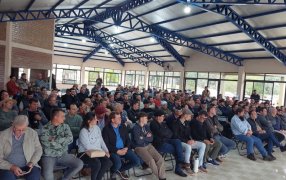 Reunión productores en Dos de Mayo: La comunidad rural misionera solicita dialogar y redefinir el tiempo previsto para la prohibición del Glifosato