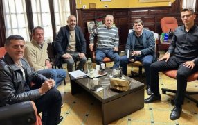 El Ministro Adolfo Safrán se reunió con comerciantes de la Avenida Uruguay de la ciudad de Posadas afectados por la protesta policial