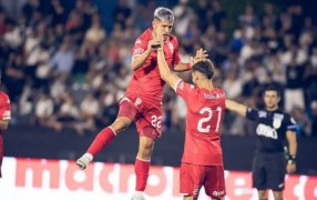 Sin Alarcón, Huracán empezó el año con una sonrisa y derrotó a Danubio de Montevideo por la Serie Río de la Plata