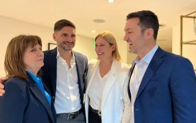 Maximiliano Pullaro arrasa en Santa Fe, el candidato radical supera por casi 30 puntos a Lewandowski y será el sucesor del peronista Omar Perotti, Juntos por el Cambio toma impulso para buscar la remontada en Octubre