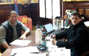 El Ministro Adolfo Safrán y el Intendente del Municipio de Caraguatay, mantuvieron un encuentro para abordar las condiciones y requisitos del Programa Provincial de Equipamiento Vial