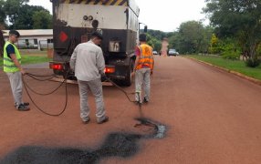 Misiones: La Dirección Provincial de Vialidad mejora calles urbanas en los Municipios de; San Antonio y Comandante Andresito