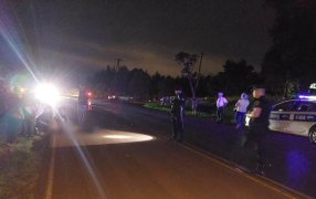 Un peatón de 35 años falleció tras ser embestido por un automóvil