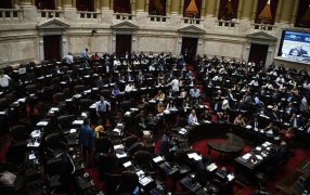 Tensa sesión sobre la Ley "Bases": Diputados pasó a cuarto intermedio y se posterga hasta este viernes la votación