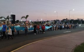 Posadas: El día domingo por la tarde, docentes autoconvocados marcharon por la Costanera, con la consigna “basta de ajuste”