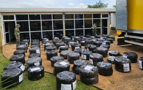 Interceptan encomiendas con neumáticos de contrabando en su interior: El transporte de cargas generales había partido desde la ciudad de Puerto Iguazú y tenía como destino final la provincia de Buenos Aires