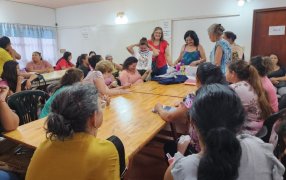 Apóstoles: Más de treinta participantes se reunieron en el salón de cultura para participar en esta enriquecedora jornada de diseño textil y reciclado de tela