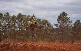Adrenalina y velocidad en Apóstoles con la sexta fecha del Campeonato Provincial de Motocross y Cuatriciclos