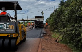 Trabajos viales en la zona centro de Misiones: La Dirección Provincial de Vialidad realizó tareas de bacheo, perfilado y mantenimiento de las banquinas en varios Municipios